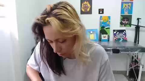 Mia online show from September 19, 4:22 pm