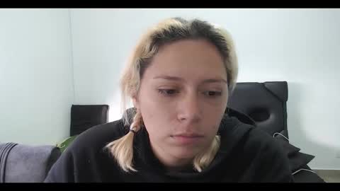 Mia online show from February 26, 12:38 pm