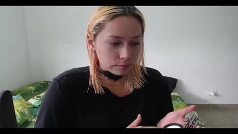 Mia online show from February 13, 4:07 pm