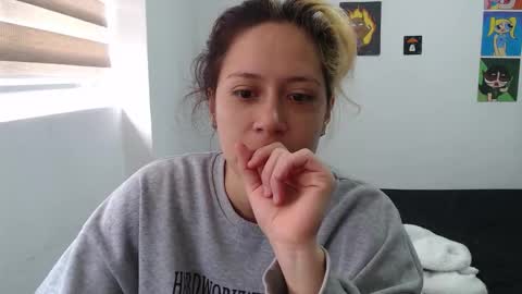 Mia online show from October 12, 2:09 pm