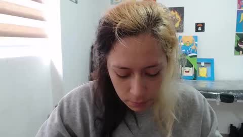 Mia online show from September 16, 1:24 pm