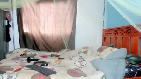 hot_moxie online show from October 14, 6:05 am