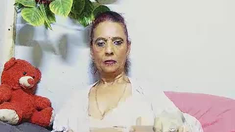 hot queen online show from July 11, 8:45 pm