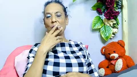 hot queen online show from June 16, 5:22 am