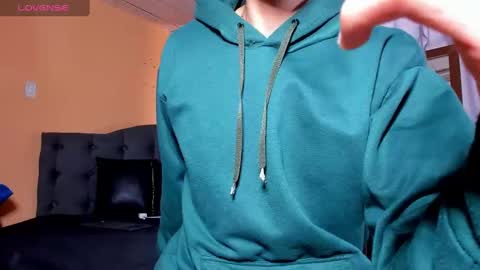 hot_twinks83 online show from March 10, 3:41 pm