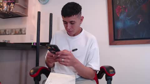 hot_twinks83 online show from November 4, 6:09 pm