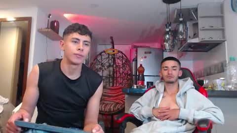 hot_twinks83 online show from October 9, 4:07 am