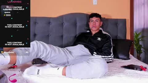 hot_twinks83 online show from January 21, 4:37 pm
