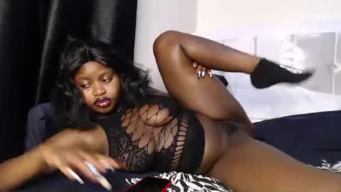 Snapshot of hotcurvykeisha chatting on January 3, 2:21 am Hotcurvykeisha online show from January 3, 2:21 am