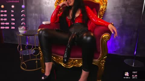 Snapshot of hotdesy_ chatting on February 11, 6:30 am Mistress online show from February 11, 6:30 am