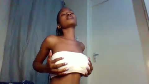 hotfalling706077 online show from December 8, 12:02 am