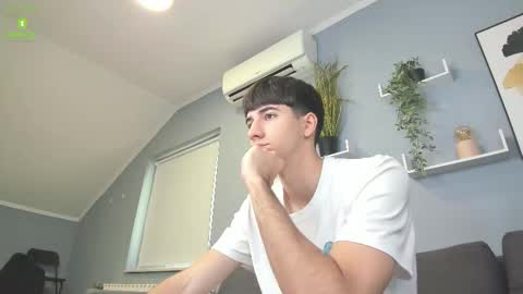 Snapshot of hotflirtyfella chatting on September 18, 11:14 am QUENTIN online show from September 18, 11:14 am