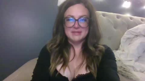 hothousewife333 online show from September 27, 1:03 am