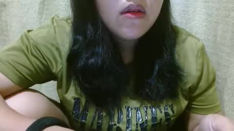 hotiemorenagurl18 online show from October 23, 2:29 pm