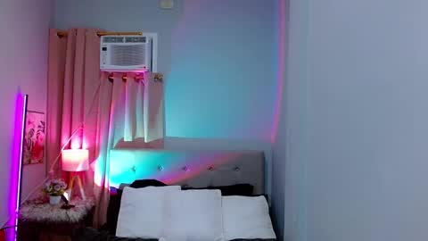 Layla online show from December 15, 8:08 am