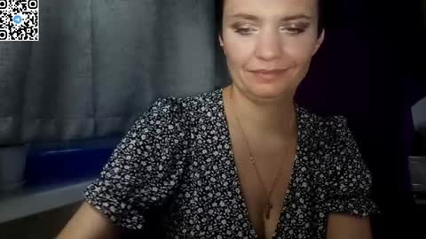 hotmamaqueen234 online show from June 8, 1:28 am