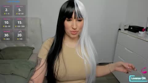 hotmorenaxxx online show from February 4, 1:04 pm