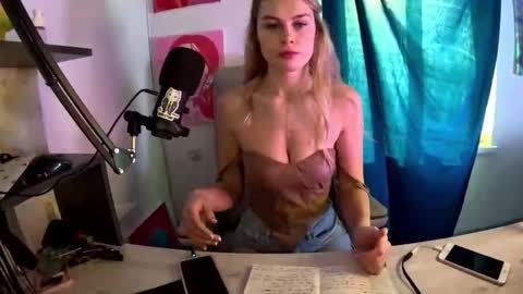 hotprincess2hot online show from December 19, 11:06 am