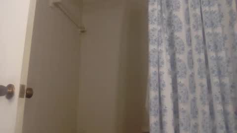 hotsexyclassyhippies online show from October 5, 7:10 pm