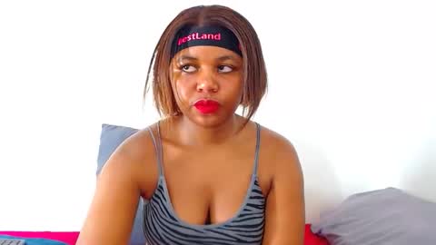 hotsmalltitsx online show from December 17, 11:11 pm