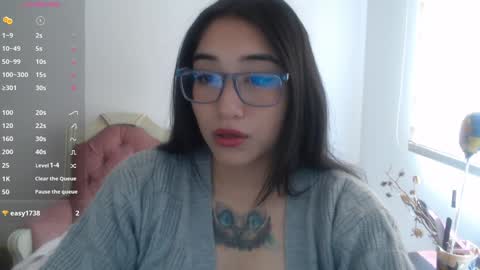 Snapshot of hottbee1 chatting on December 6, 4:33 pm AMY online show from December 6, 4:33 pm