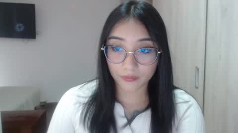 Snapshot of hottbee1 chatting on February 8, 7:16 pm AMY online show from February 8, 7:16 pm
