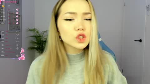 Snapshot of hottease_pvt chatting on December 7, 2:14 am hello Im Eva online show from December 7, 2:14 am