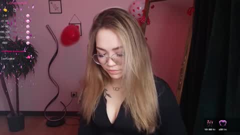Snapshot of hottease_pvt chatting on February 4, 2:17 am hello Im Eva online show from February 4, 2:17 am