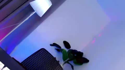 hotterthansex2 online show from October 15, 9:26 pm