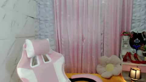 hottestdella69 online show from November 24, 3:33 pm