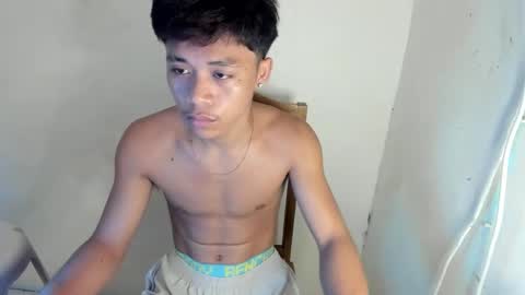 hottie_migs online show from April 28, 2:09 am
