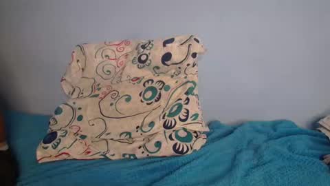 independent Model online show from August 2, 2:35 am