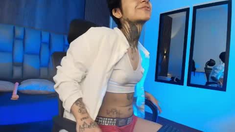 Juls online show from April 29, 7:19 pm