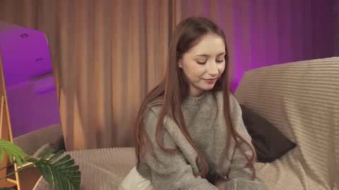 hottpeachh online show from October 10, 5:30 pm