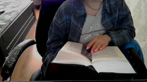 hotty_mary online show from May 9, 8:42 am