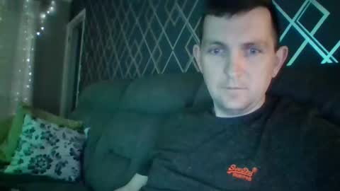 hotuk86 online show from February 17, 9:10 pm