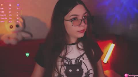 Mia online show from October 22, 4:41 pm