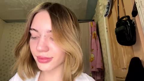 Chloe online show from November 22, 10:13 am