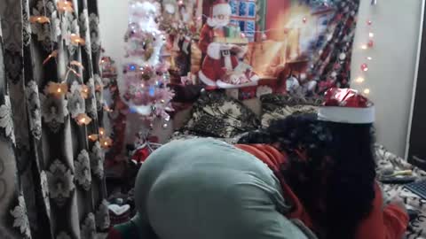 hugeassdevil online show from December 28, 11:37 pm