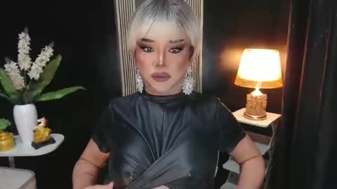 Christine online show from April 27, 1:36 am