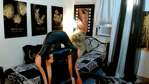 hugecockgoddessx online show from September 28, 2:20 am