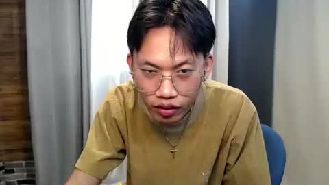 hugecockjames09 online show from October 11, 4:39 am