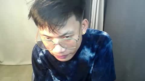 hugecockjames09 online show from September 16, 4:37 am