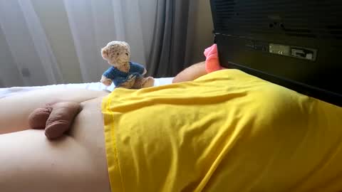 HugeCumshots online show from September 10, 10:33 pm