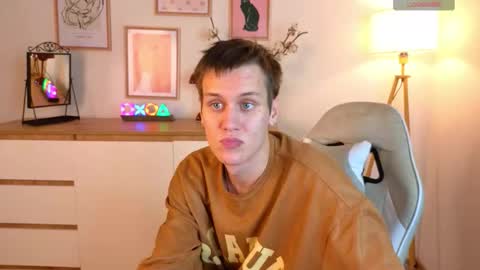 Snapshot of hun1er_steele chatting on October 18, 2:32 pm Hunter steele online show from October 18, 2:32 pm