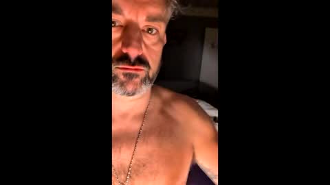 hungitalian40 online show from April 11, 2:49 am