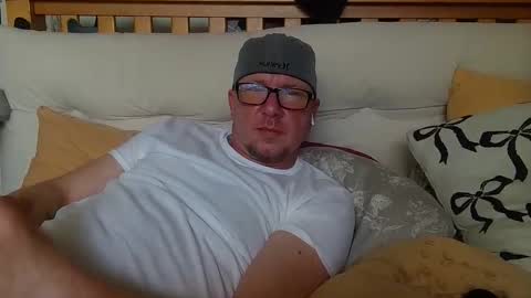 HuingsingleDad79 online show from April 23, 4:52 pm