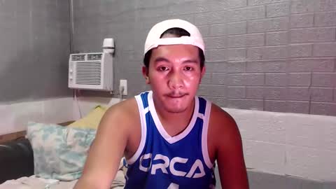 hunkylloyd online show from April 14, 7:22 am