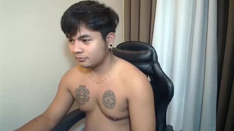 hunkyzeus online show from May 18, 3:51 pm
