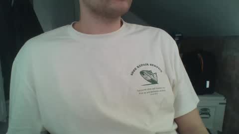 Snapshot of hunting_007 chatting on February 18, 3:20 pm hunting_007 online show from February 18, 3:20 pm